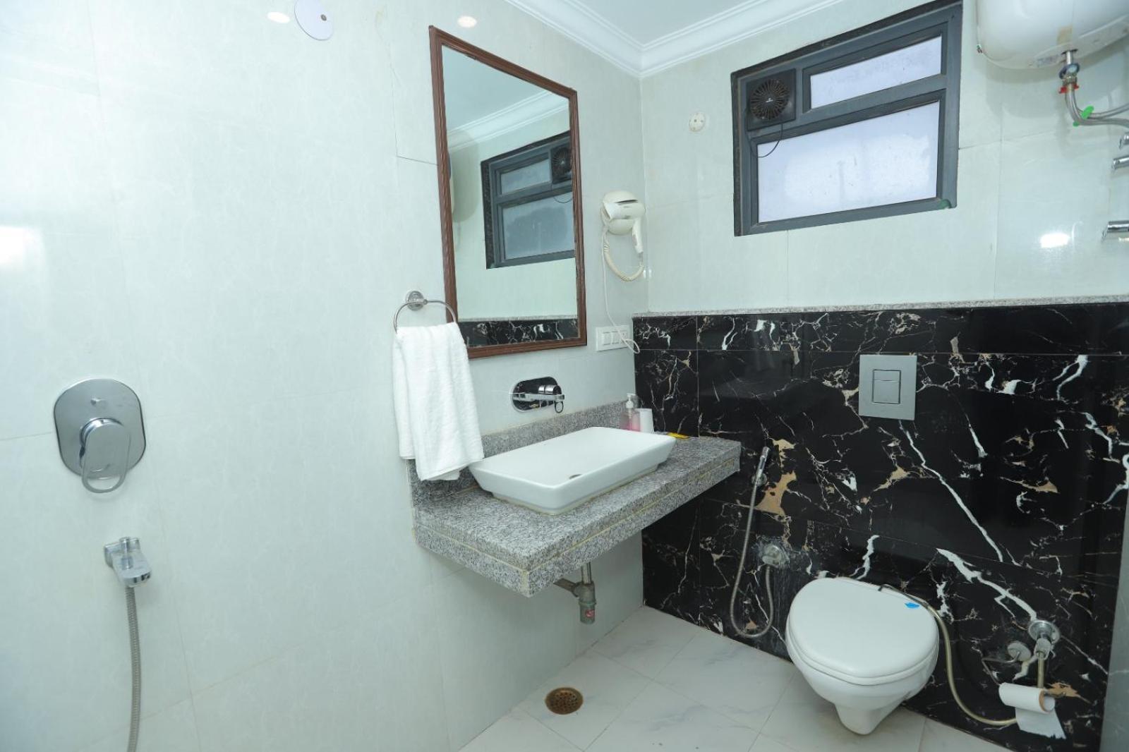 ניו דלהי Hotel Vijaydeep Place Near Delhi Airport מראה חיצוני תמונה
