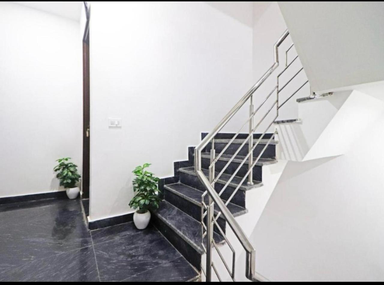 ניו דלהי Hotel Vijaydeep Place Near Delhi Airport מראה חיצוני תמונה